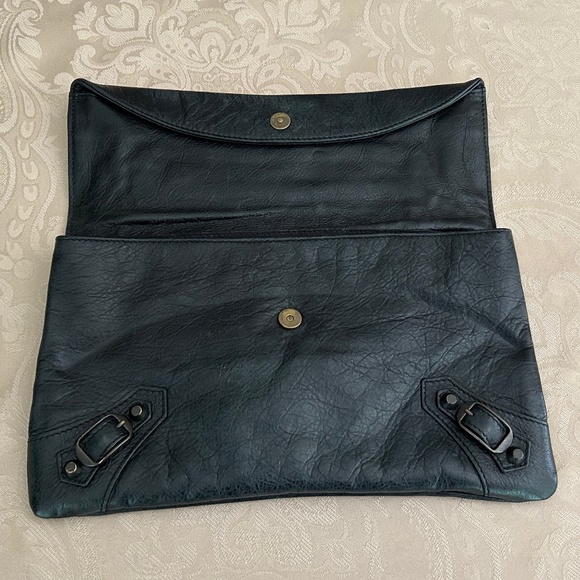 BALENCIAGA Black Lambskin Leather Envelope Clutch Bag 224915 - Picture 7 of 11